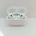 Produktbild: Apple AirPods Pro 2 Generation mit MagSafe Case USB-C Kopfhörer Premium Sound