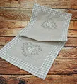 Produktbild: heimtexland Landhaus Tischläufer Vichy Karo 40 x 140 cm Natur Leinen Herz Stickerei Applikation Tischdecke Country Chic Deko ÖKOTEX Typ502