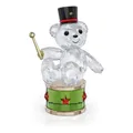Produktbild: Swarovski Kris Bär Festtage Jahresausgabe 2025, Kristallfigur mit Grüner Trommel mit Sternförmigen, Roten Kristallen und 730 Strahlenden Facetten, Größe: 5.6 x 3 x 4 cm