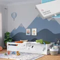 Produktbild: Bellabino Iskri Bodenbett 90x200 cm – Montessori Kinderbett mit Matratze, Rausfallschutz & Lattenrost – Holzbett für Jungen & Mädchen aus Kiefer Massivholz in Weiß – Kleinkindbett