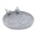 Produktbild: Beton Vogeltränke In Grau Mit Ornamenten - 24 Cm - Vogelbad Aus Stein Mit Relief Muster - Gartendeko Wassertränke Mit Vogel Figur Vogelbrunnen