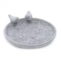 Produktbild: Spetebo Beton Vogeltränke in grau mit Ornamenten - 24 cm - Vogelbad aus Stein mit Relief Muster - Gartendeko Wassertränke mit Vogel Figur Vogelbrunnen