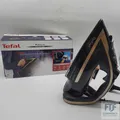 Produktbild: Tefal Puregliss Dampfbügeleisen, 3000 Watt, 280 g/Min. 1× Stück abgebrochen.