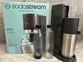 Produktbild: SodaStream Duo Wassersprudler Titan 1x Glasflasche 1x Plastikflasche GEBRAUCHT