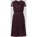 Produktbild: Vera Mont Cocktailkleid mit V-Ausschnitt und Plisseefalten in Bordeaux, Größe 42