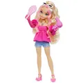 Produktbild: Barbie Dream Besties Puppe und Accessoires, bewegliche Barbie Malibu“ Modepuppe mit welligem blonden Haar, 11 Teile zum Thema Make-up und Haare, HYC21