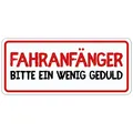 Produktbild: Fahranfänger Magnetschild (23x10cm) - Anfänger Schild Auto - Bessere Alternative zu Aufkleber und Saugnapf - Geschenke zum Führerschein - Magnet Schild Beginner für Fahrschule - Neutal Weiß-Rot