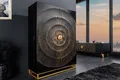 Produktbild: riess-ambiente Barschrank GOLDEN SUNSET 140cm schwarz / gold (Einzelartikel, 1-St) Massivholz · Metall · mit Stauraum · 24 Flaschen · 3D Front · handmade