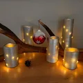 Produktbild: 5er Set große Metallic LED Kerzen mit Lichterkette umwickelt und Timer in Silber
