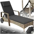 Produktbild: tectake Poly Rattan Gartenliege mit Rollen, 6-Fach höhenverstellbarer Liegestuhl, bis 120kg belastbar, Sonnenliege Rattan (wetterfest), Liege inkl. Polster und Kissen - Natur/dunkelgrau