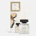 Produktbild: ipuro Essentials CEDAR WOOD Raumduft mit Stäbchen 200 ml - Raumerfrischer mit Orange, Zitrone, Rosmarin, Ylang Ylang, Sandelholz & Vanille Duft Aroma - Diffuser mit Stäbchen - Lufterfrischer