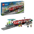 Produktbild: LEGO City Straßenbahn mit Haltestelle, Geschenkidee für Fans von Fahrzeug-Spielzeug ab 7 Jahren, mit 6 Minifiguren und einem Blindenhund für Rollenspiele, Bauspielzeug 60423