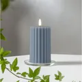 Produktbild: LED Wachs Kerze STRIPE blau  Timer  3D Flamme, Stumpen Kerzen geriffelt 15x7,5cm