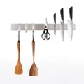 Produktbild: CHEFGASTRO Magnetleiste magnetische Messerleiste Messerhalter aus Stahl, 4x40x1,6cm, mit 3 silbernen Haken, Silber, extra stark magnetischer Messerstreifen, Messerblock, zum Kleben oder Schrauben