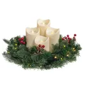 Produktbild: Künstlicher Adventskranz mit Lichterkette und LED Kerzen | batteriebetrieben | Sicher in der Anwendung | Tannenkranz mit Zapfen und Beeren (4 Kerzen, Cremefarben)