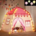 Produktbild: Kinderzelt Spielhaus mit LED Lichterkette – Faltbares Spielzelt für Mädchen mit Boden und Fenster – Indoor & Outdoor – Rosa Weiß – KRUZZEL