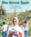 Produktbild: One Green Apple: A Heartwarming Picture Book About a Muslim Immigrant Finding Acceptance and Friendship for Kids (Ages 4-7)