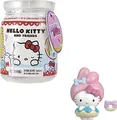 Produktbild: Hello Kitty GTY62 - Double Dippers Sammelfiguren (5,1 cm) mit Hut- und Dessertzubehör, Überraschungs-Sortiment, zum Eintauchen in Wasser für Farbwechselspaß, tolles Geschenk für Kinder ab 4 Jahren