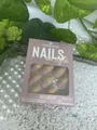 Produktbild: essence NAILS in style CAFE AU LAIT Kunstfingernägel Klebepads 12 Stück Packung