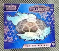 Produktbild: Pokémon Karmesin & Purpur Stellarkrone Top-Trainer-Box - Neu & OVP