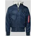 Produktbild: Alpha Industries Bomberjacke mit Kapuze und Label-Stitching in Blau, Größe M