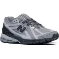 Produktbild: New Balance Herren Sneaker Modell M1906RLG mit Obermaterial aus Naturleder in Grau - Grau/Schwarz - 43
