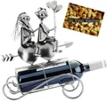 Produktbild: BRUBAKER Weinflaschenhalter Liebespaar auf Herz Pfeil - Metall Flaschenhalter Paar mit Ballons, (Wein Geschenk zum Valentinstag, 1-St), 34 cm Dekoration Flaschenständer mit Grußkarte