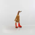 Produktbild: Rikmani - Holzfigur Ente Stiefel Orange 100% Natur Original - Handgefertigte Figur aus Holz 26 cm