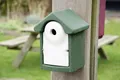 Produktbild: Nistkasten Holzbeton grün/weiß LxBxH  16,5x18,5x25 cm  Nistkasten