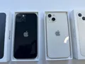 Produktbild: iPhone 13 Doppelpack Schwarz Weiß Preisvorteil Bundle - Sehr Guter Zustand
