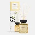 Produktbild: ipuro Essentials SOFT VANILLA Raumduft mit Stäbchen 100 ml - Raumerfrischer mit Vanille, Sandelholz, Lakritz, Pfirsichblüte & Karamell Duft Aroma - Diffuser mit Stäbchen - Lufterfrischer