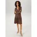 Produktbild: Aniston CASUAL Jerseykleid mit trendfarbigen, grafischen Allover-Druck braun 46 EU