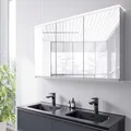 Produktbild: Bernstein LED-Spiegelschrank VARO 3-Türig 120cm – Badezimmerspiegel mit Waschtischbeleuchtung, Innenverspiegelung, Steckdose, Soft-Close-Türen, Wandmontage – Badezimmerbeleuchtung & Badspiegel