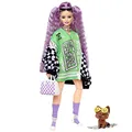 Produktbild: Barbie Extra, lila Locken und Be The Boss grünes Kleid mit kariertem Mantel, Hund mit Surfbrett, Sonnenbrille, Handtasche, inkl Puppe, Geschenk für Kinder, Spielzeug ab 3 Jahre