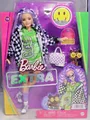 Produktbild: Barbie Curvy Extra # 18 Lila Haare 2022, 15 Styling-Zubehörteile HHN10 NEU
