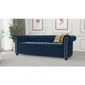 Produktbild: Kero - Chesterfield 3 sitzer Sofa mit Schlaffunktion aus Marineblau Samt-Stoff mit Holzfüßen