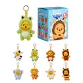 Produktbild: Disney YuYus Winnie Puuh Wave 1 – Plüsch-Vinyl-Charms im Bag-Charm-Stil, 9 tierische Blindbox-Designs wie Kuh oder Biene, Karabiner, Sammlerfigur, zufällige Auswahl, ca. 12 cm, für Kinder & Fans