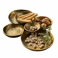 Produktbild: Loberon Schale Andris, typische Oberflächenstruktur, sechs fest verbundenen Schälchen, orientalische Anmutung, Dekoration, Deko-Objekt, Aluminiumguss, antikgold
