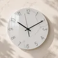 Produktbild: K&L Wall Art 30cm große Wanduhr aus Glas Küchenuhr Marmor Optik auf Klarglas leise Glasuhr ohne Tick-Geräusche (Marble weiß grau)