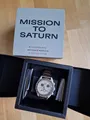 Produktbild: Swatch x Omega MoonSwatch Mission to Saturn Armbanduhr