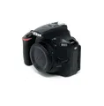 Produktbild: Nikon D5500 SLR-Digitalkamera (24,2 Megapixel, 8,1 cm (3,2 Zoll) Neig- und drehbares Touchscreen-Display, 39 AF-Messfelder, ISO 100-25.600, Full-HD-Video, Wi-Fi, HDMI) nur Gehäuse schwarz