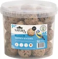 Produktbild: Dehner Natura Premium Meisenknödel ohne Netz, ganzjähriges Wildvogelfutter proteinreich / energiereich, hochwertiges Vogelfutter für Wildvögel, im Eimer, 30 Stück je 90 Gramm (2.7 kg)