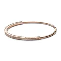 Produktbild: PANDORA Signature I-D Pavé Armreif in der Farbe Roségold aus rosévergoldeter Metalllegierung - Größe: 16 cm, 582313C01-1