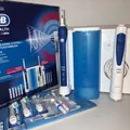 Produktbild: Oral-B OxyJet Reinigungssystem - Munddusche mit Pro 3000 elektrische Zahnbürste