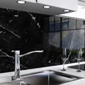 Produktbild: danario Küchenrückwand selbstklebend - Glasoptik - Spritzschutz Küche - versteifte PET Folie - 0,8 mm - Marmor schwarz - 60cm x 60cm