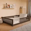 Produktbild: Kids Collective Kinderbett Bodenbett 140x200 cm mit Rausfallschutz & Lattenrost Montessori Bett Bed Gitterbett Kinder Jugendbett Einzelbett | Zartbitterschokolade