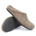 Produktbild: Magicfelt Filzpantoffeln 709 aus Mulesing-freier Merino-Schurwolle – Handgefertigte & anatomisch geformte Hausschuhe für Damen & Herren Größe EU 36-50 – Filzclogs mit Filz-Latex-Sohle Brown, 39