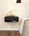 Produktbild: Metallbude Hängender Nachttisch NELIO Schwarz - Moderner schwebender Nachtschrank aus Metall - Kratz-, Stoß- & Schlagfest - 47x17x25 cm
