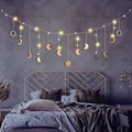 Produktbild: Mondphasen Girlande, Wanddeko Boho, Mond Girlande Aesthetic Room Wandbehang Decor Wohnzimmer, Schlafzimmer, Boho Deko Girlande Gold 144cm 13 Monde, mit LED Lichterkette, Thanksgiving-Geschenke