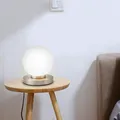 Produktbild: Touch-Nachttischlampe, dimmbar, Glas und Metall, LED, E14, weiße Kugel